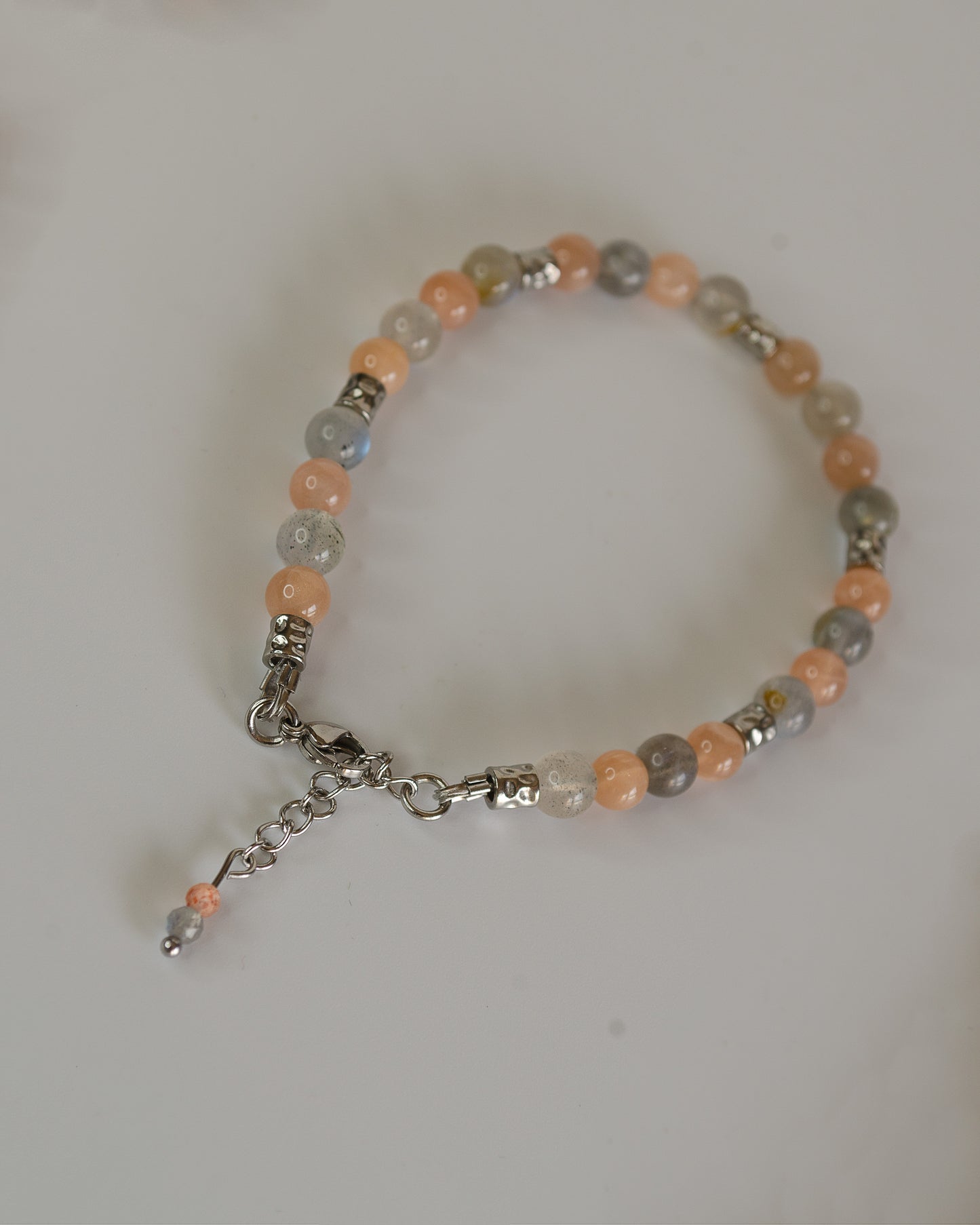 BRACCIALE LABRADORITE, PIETRA DEL SOLE E PEPITE IN ACCIAIO