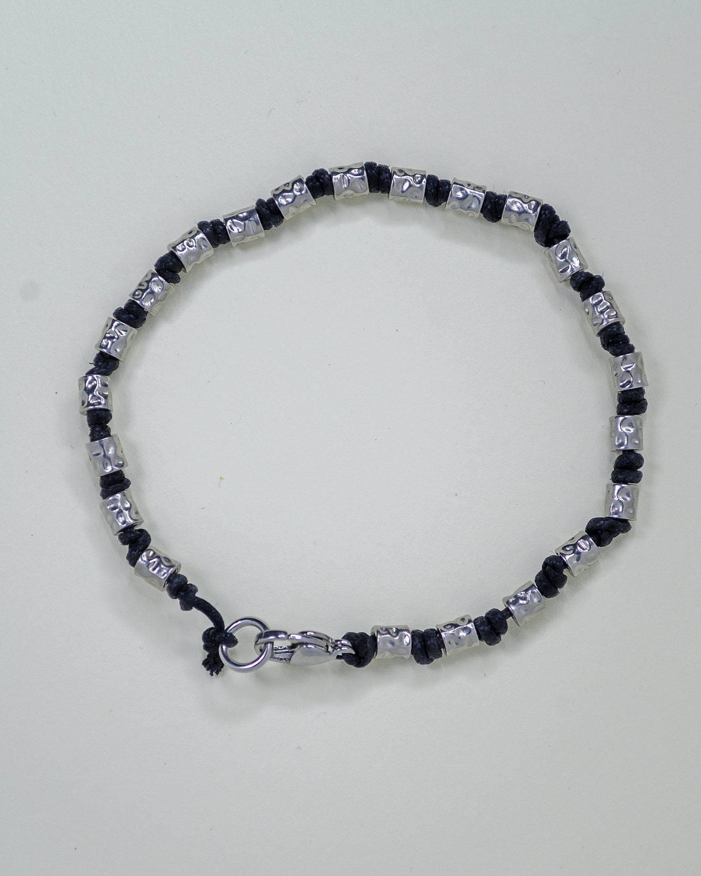 BRACCIALE TUBETTI MARTELLATI E CORDINO